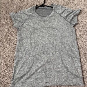 Lululemon Athletica Gray Fitted Short Sleeve T-Shirt